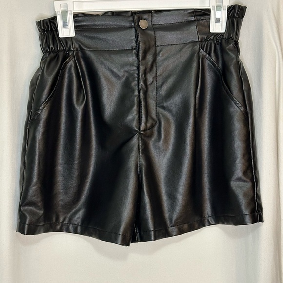 High waisted Black Faux Leather Women's Shorts size Medium - Picture 1 of 9